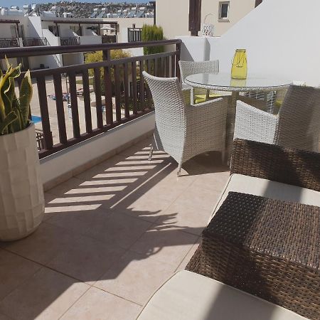 Stunning Apartment C106 With Balcony Looking Over Pool Peyia Exterior foto