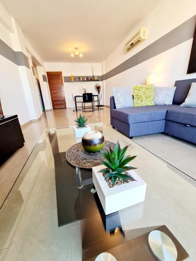 Stunning Apartment C106 With Balcony Looking Over Pool Peyia Exterior foto