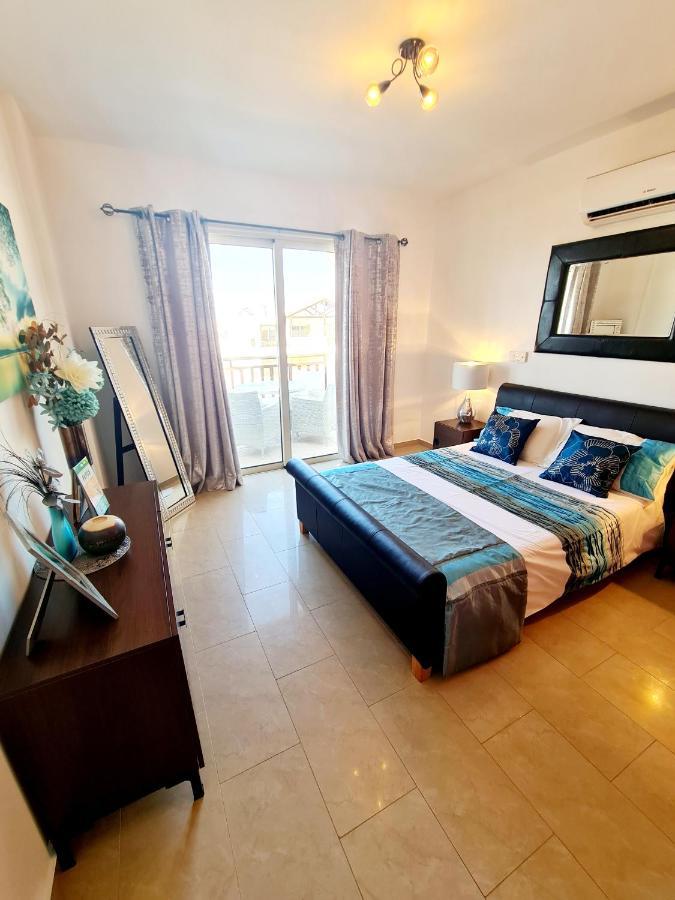 Stunning Apartment C106 With Balcony Looking Over Pool Peyia Exterior foto