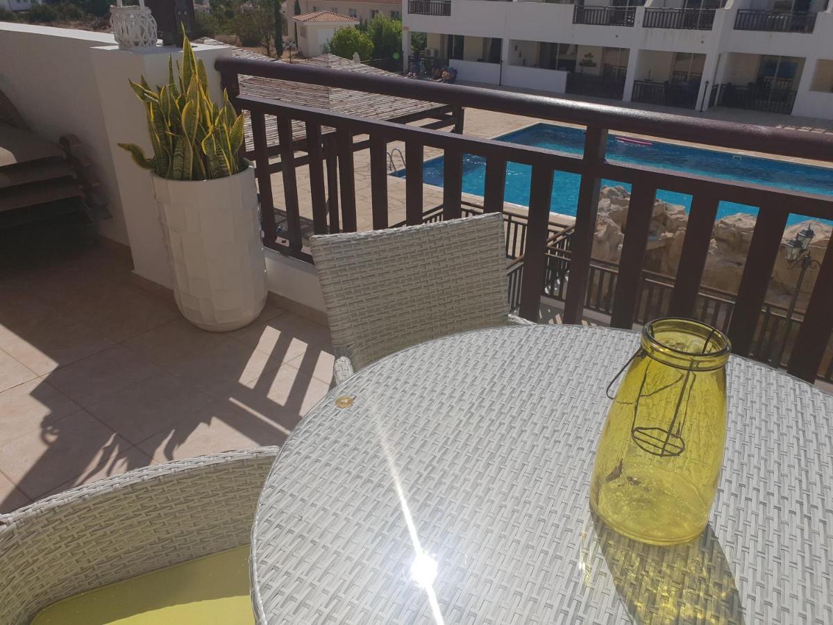 Stunning Apartment C106 With Balcony Looking Over Pool Peyia Exterior foto