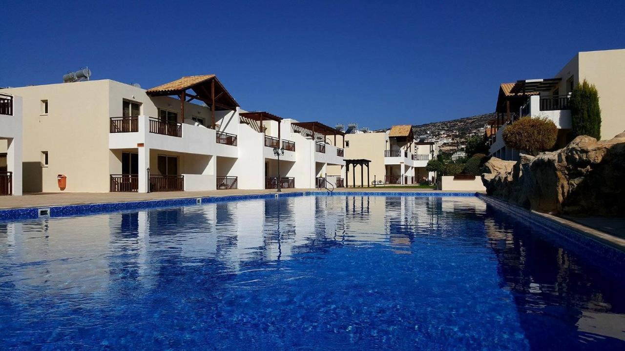 Stunning Apartment C106 With Balcony Looking Over Pool Peyia Exterior foto